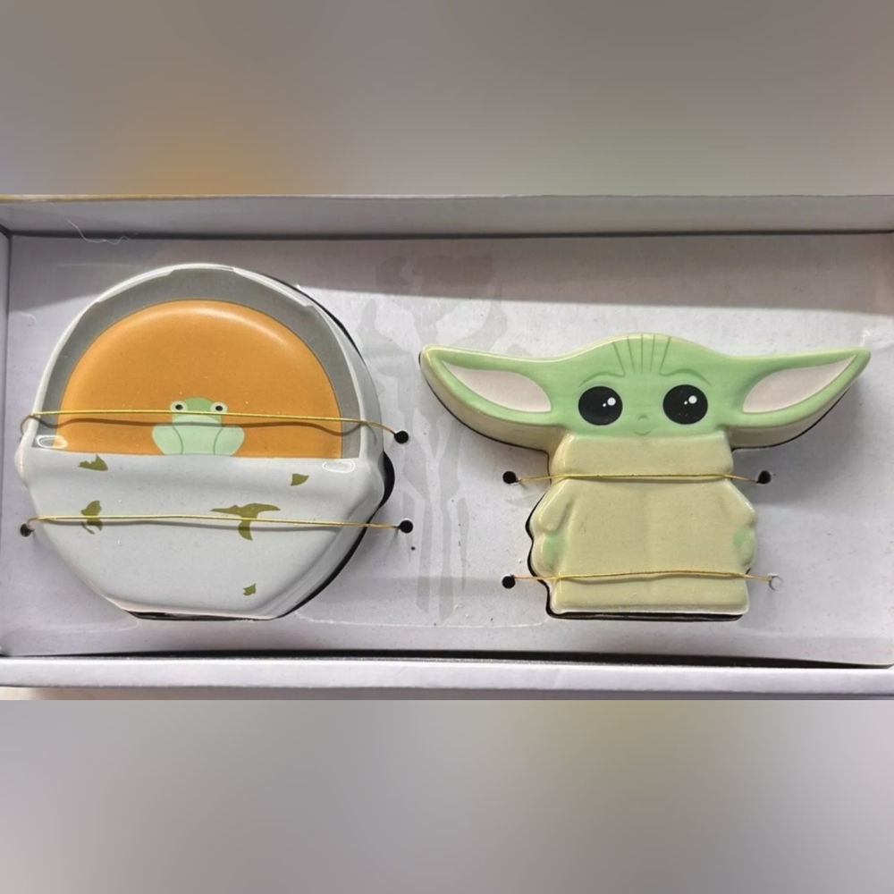 Disney Star Wars Mandalorian Grogu (Baby Yoda) & Frog Salt & Pepper Shakers NWT